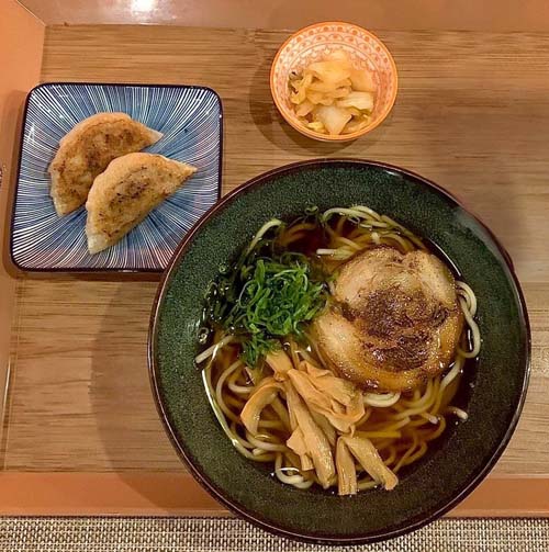 しょうゆラーメン ＆ 餃子	SHOYU RAMEN AND GYOZA	