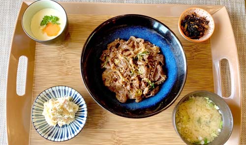 近江牛　焼肉丼OMI BEEF YAKINIKU DON	