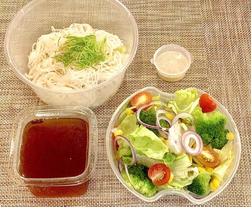 鶏がら冷やしサラダそうめんCHILLED CHICKEN SALAD SOMEN