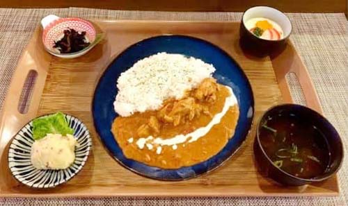 無水バタートマトチキンカレー定食　MUSUI BUTTER TOMATO CHICKEN CURRY TEISHOKU