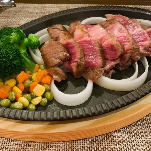 世界最高峰、宮崎牛ステーキ　WORLDS No.1 Miyazaki Wagyu steak