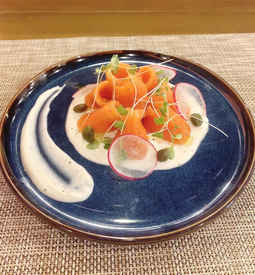 サーモンカルパッチョ	Salmon Carpaccio	