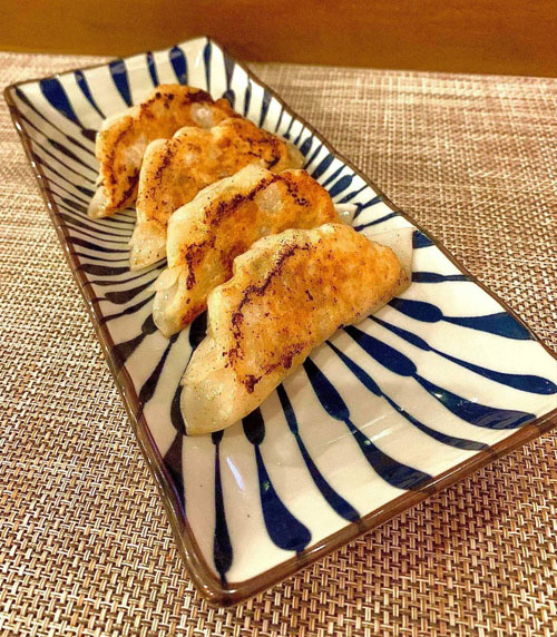 自家製餃子　４Pcs	Home made Gyoza	