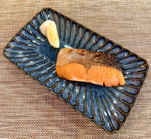 鮭塩焼き SALTED GRILLED SALMON