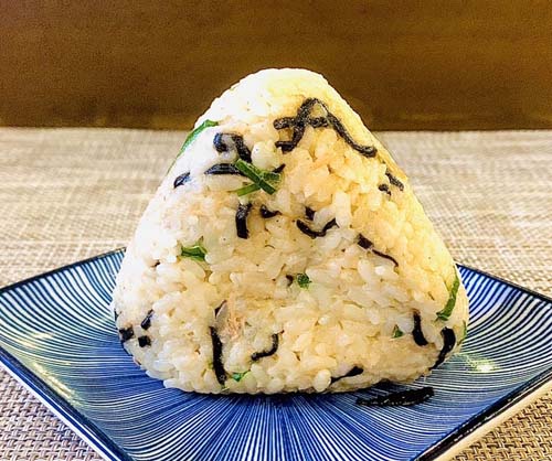 ツナマヨおにぎり	Tuna mayo Onigiri