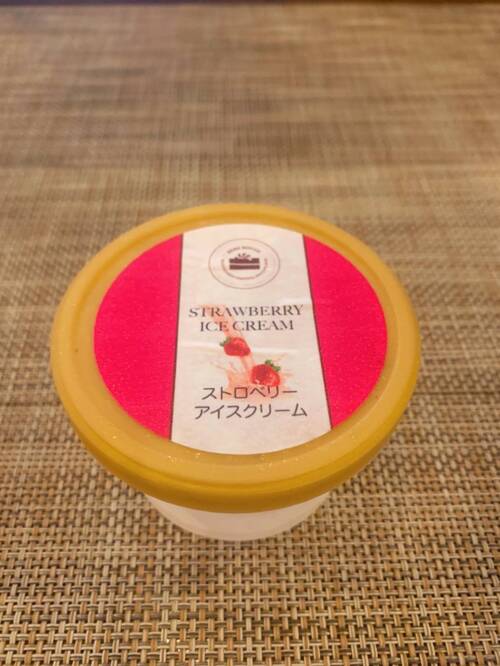 ストロベリーアイスクリーム	 Strawberry Ice cream