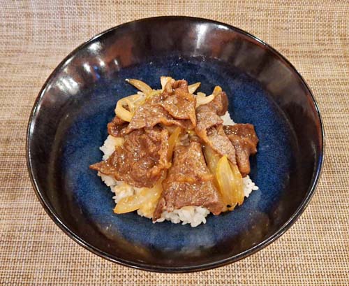 ミスジ牛 焼肉丼　TOP BLADE YAKINIKU DON